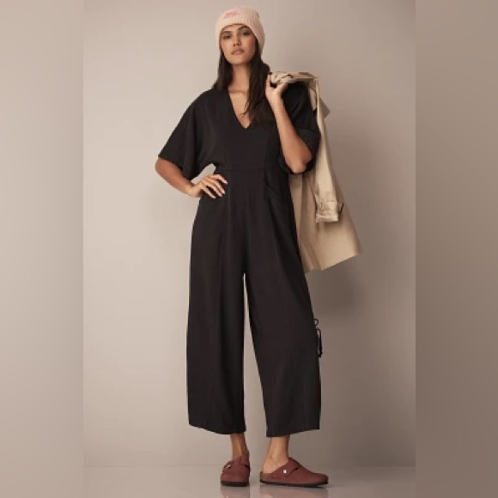 Anthropologie Arta Short Sleeve Black Jumpsuit with V-Neck Size Large
